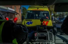 Svētdienas satiksmes negadījumos viens bojāts, astoņi cietuši; ātruma pārkāpēju un dzērājšoferu problēma turpinās