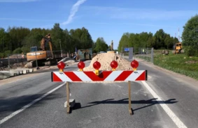 Taupības ēna uz Latvijas ceļiem: Satiksmes ministrija atliek 17 miljonu eiro vērtus būvniecības projektus