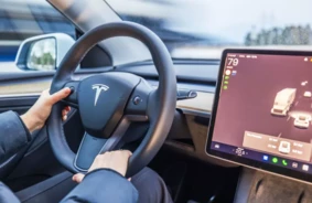 Tesla Full Self-Driving ilūzija: izmisušais klients atgūst naudu par neesošām autonomās braukšanas spējām