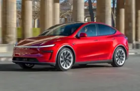 Tesla pārsteidz ar rekordlieliem pārdošanas apjomiem: vai tas ir kompensējis DOGE zaudējumus?