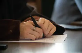 Tiesa maina spriedumu: nepilngadīgas meitenes izvarotāja brīvības sods samazināts