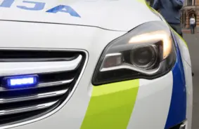 Traģēdija Augšdaugavas Novadā: Autovadītājs Iet Bojā Dīķī, Uzsverot Ceļu Satiksmes Drošības Kritisko Nozīmi