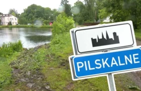Traģēdija Pilskalnē: Auto Ietriecas Dīķī, Bojāgājušais Šoferis Šokē Novadu