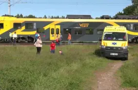 Trāģisks Negadījums Sarkandaugavā: Vilciens Pieprasa Upuri, Vīrietis Glābj Sievu, Pats Zaudē Dzīvību