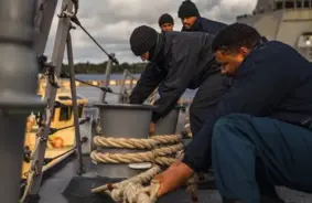 Tramps apsver militārus triecienus narkokarteļiem Venecuēlā, CNN ziņo: spriedze Karību jūrā sasniedz kulmināciju