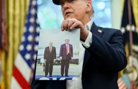 Tramps pauž dziļu vilšanos par Putina rīcību Ukrainā un aicina uz mieru ar spēku