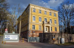 Traumatoloģijas slimnīcas milzu zaudējumi: Pusmiljons eiro deficīts atsedz dziļas brūces Latvijas veselības aprūpē