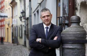Trauslā valdošā koalīcija: Filips Rajevskis atklāj, kā inerce notur pie varas un paredz smagu budžeta cīņu