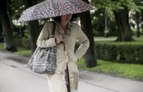 Trešdien Latvijā solās saule pēc lietainas nakts, gaidāms temperatūras kritums un pirmās salnas iespējamība