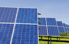 UK Saules Enerģijas Uzplaukums Ietaupa 710 Miljonus Eiro: Saulainākais Pavasaris Vēsturē ar Slēptām Izmaksām