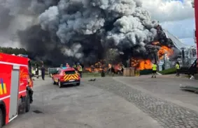 Ugunsgrēks noposta “Tomorrowland” galveno skatuvi: festivāls tomēr notiks, sola organizatori