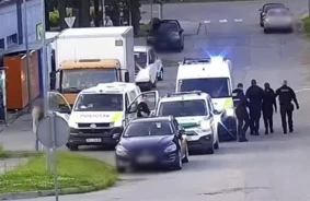 Ulbrokas Pagalmos Aiztur Ložņātājus ar Narkotikām: Pašvaldības Policijas Viedās Reaģēšanas Triumfs un Kopienas Drošības Pastiprināšana