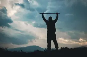 Uzbrukums Andrejam Babišam satricina Čehijas pirmsvēlēšanu kampaņu: ekspremjers hospitalizēts pēc mītiņa