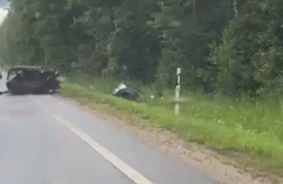 Uz A9 Šosejas "Nissan" Sadalās Divās Daļās Pie Kravas Auto – Brīnums vai Skarbs Brīdinājums?