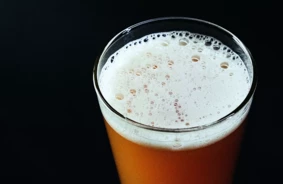 Vācijas Alus Tirgus Krīze: Vēsturisks Kritums un Rūgtā Patiesība par Mainīgajiem Paradumiem