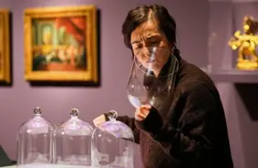 Vācu izstāde atklāj, kā smaržo karš, feminisms un mīlestība