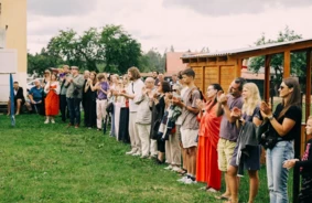 Valmieras vasaras teātra festivāls: Desmitgades laika ceļojumā ar negaidītiem jauniestudējumiem