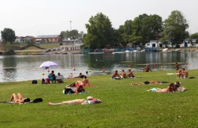 Vandāļu postaža Rīgas atpūtas vietās pie ūdens: īpaši smagi cieš Bolderājas karjers