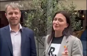 Varoņu cerības un realitātes trieciens: Kā “Stabilitātei!” ceļojums uz Hāgu pārvērtās par publisku fiasko