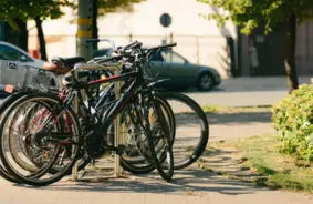 Vasaras prieku aizēno rūpes: simtiem velosipēdu pazuduši garnadžu rokās – kā pasargāt savu divriteni?