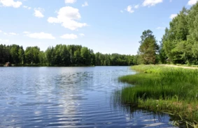 Vasarīgs Miers Pēc Vētrām: Ceturtdiena Latvijā Atnes Sauli un Siltumu!