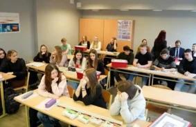 Vēl viena iespēja kļūt par vidusskolēniem Rīgā: deviņās galvaspilsētas skolās pieejamas brīvas vietas