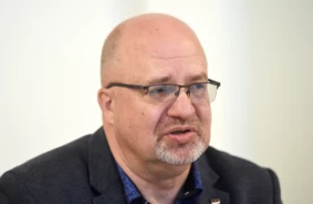 Vents Armands Krauklis Sesto Reizi Valkas Novada Domes Priekšsēdētāja Krēslā: Atgriešanās Pēc Politiskajiem Viesuļiem