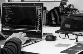 Vērienīgs kiberuzbrukums paralizē Latvijas kultūras digitālo sirdi