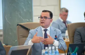 Veselības aprūpe Latvijā dziļos "mīnussos": Ministrs Abu Meri brīdina par neatliekamas valdības palīdzības nepieciešamību