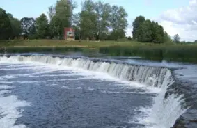 Veselības inspekcija aizliedz peldēties Ventā: Mārtiņsalā konstatēts paaugstināts baktēriju līmenis