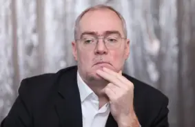 Veselības ministrijas Taupība Satricina Darba Tirgu: Abāšins Brīdina par Smagām Sekām