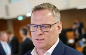 Vēsturisks Brīdis Rīgā: Viesturs Kleinbergs (Progresīvie) Kļūst par Galvaspilsētas Mēru ar Spēcīgas Koalīcijas Mandātu