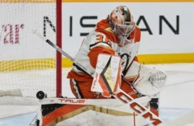 Vēsturisks Maiņas Darījums: Džons Gibsons Pievienojas Detroitas "Red Wings", Mainot NHL Vārtsargu Tirgus Kartes