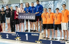 Vēsturisks Triumfs Valmierā: Krīt Latvijas Rekords 4x100m Brīvā Stila Stafetē un Citas Peldēšanas Zvaigznes Mirdz