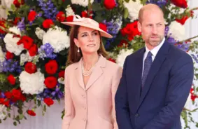 Vēsturisks brīdis: Velsas princese katrīna pirmo reizi valkā "Dior" apģērbu valsts vizītē