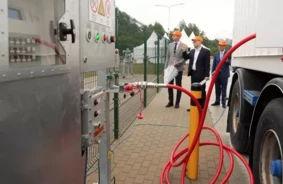 Vēsturisks solis: Džūkstē atklāj pirmo publisko biometāna ievades punktu Latvijā, iezīmējot jaunu enerģētikas ēru