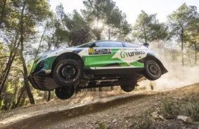 WRC3 Ekipāžas Šokējošais Incidents Akropoles Rallijā: Pārgalvība Pēc Finiša Līnijas Beidzas ar Diskvalifikāciju
