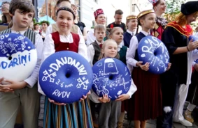 XIII Latvijas Skolu jaunatnes dziesmu un deju svētki: Rīga kļūst par kultūras epicentru tūkstošiem jauniešu