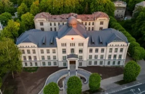 ZVA operatīvi atjauno kritiski svarīgā nātrija hlorīda mazo iepakojumu pieejamību slimnīcās pēc globāla deficīta