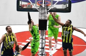 Žagars "Fenerbahce" sezonu sāk ar negaidītu zaudējumu "Tofas"
