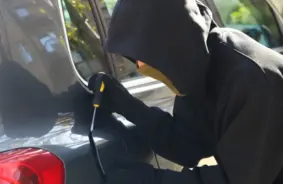 Zagļi Nespītīgi, Kameras Bezsardzīgi: Latvijā Strauji Pieaug Sīko Zādzību Nevaldāmā Nekaunība