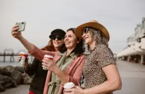 Zaļā tēja: Dabas eliksīrs, kas palēnina smadzeņu novecošanos