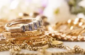 Zelts piedzīvo visstraujāko kritumu 12 gadu laikā: ko prognozē eksperti?