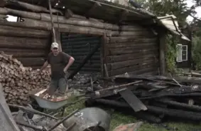 Zibens Taurenes pagastā nežēlīgi noposta simtgadīgu māju: "Bija bez variantiem!"