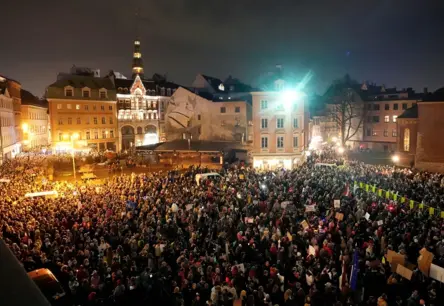 10 000 cilvēku Rīgā protestē pret Latvijas izstāšanos no Stambulas konvencijas