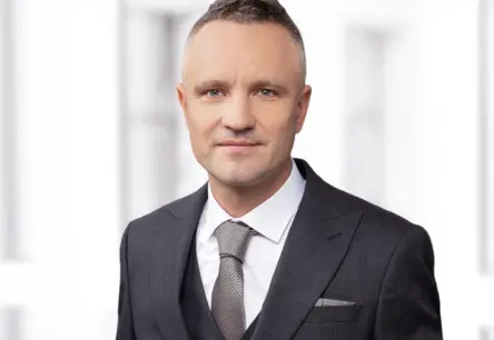 2. jūlijs: Zvērināta Advokāta Edgara Pastara Dzimšanas Diena un Pasaules Notikumu Krāšņums