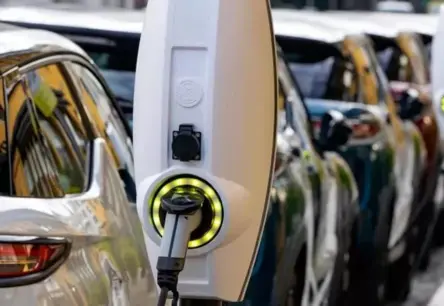 2025. gads: Elektroauto revolūcija apstājas – auto giganti atmet ar roku ambicioziem plāniem