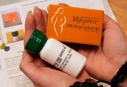 ASV Abortu Pretrunas: Telemedicīna Kļūst par Cīņas Lauku Štatu Starpā