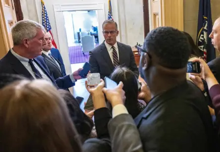 ASV budžeta krīze draud ar rekordgaru dīkstāvi un dziļākām sociālām sekām