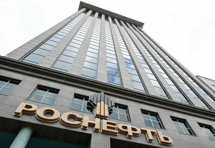 ASV un ES sankciju tvēriens: Krievijas naftas eksporta ierobežojumi un to sekas